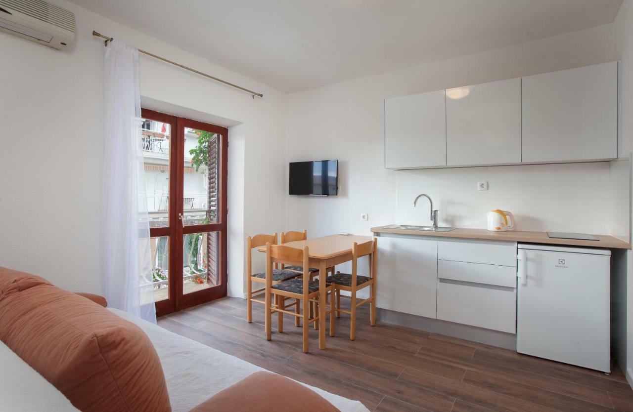 Apartmani Tina Podgora Exteriör bild